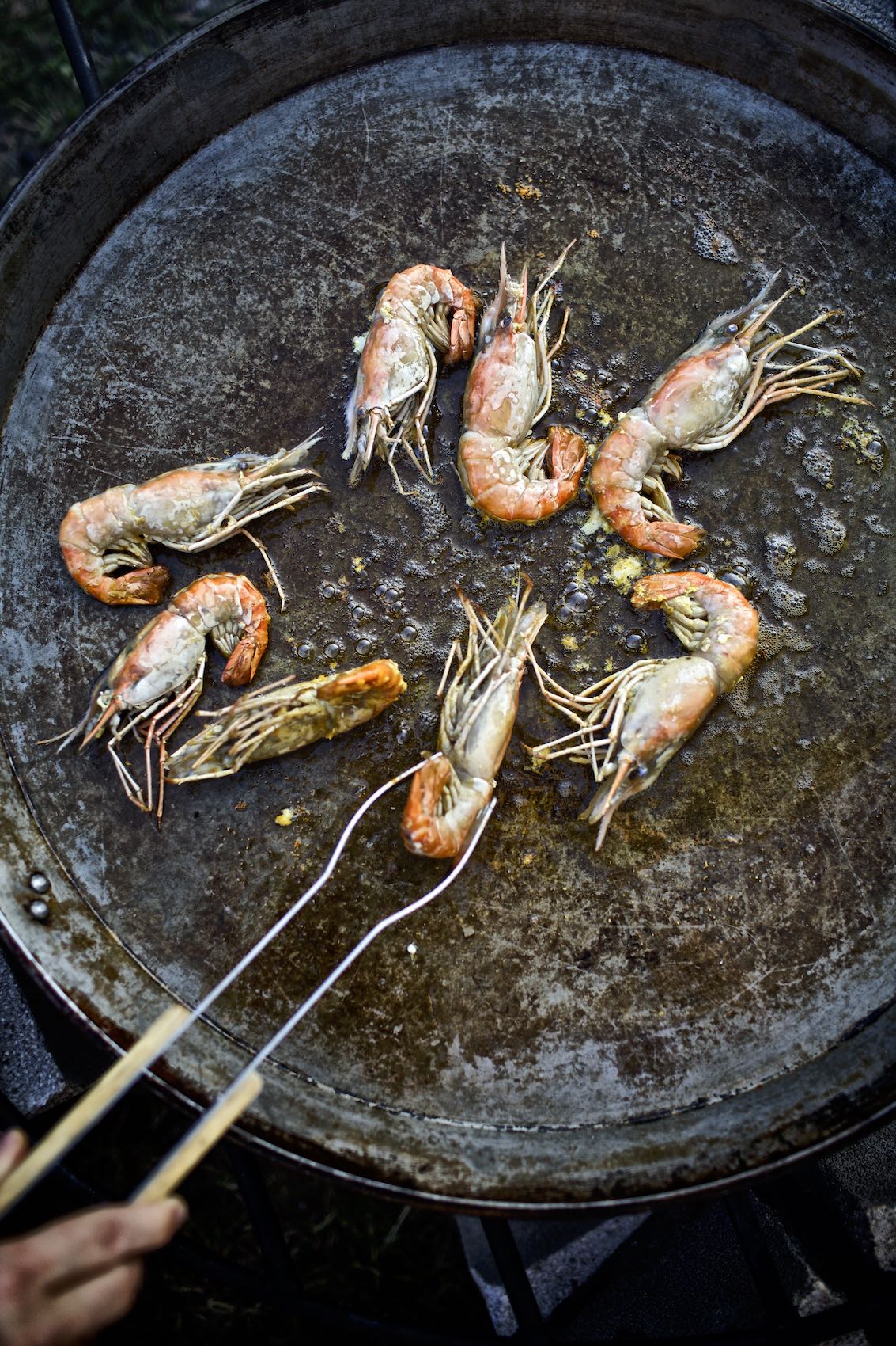 Jody Horton Photography - Head-on prawns cooking in rustic skillet. 